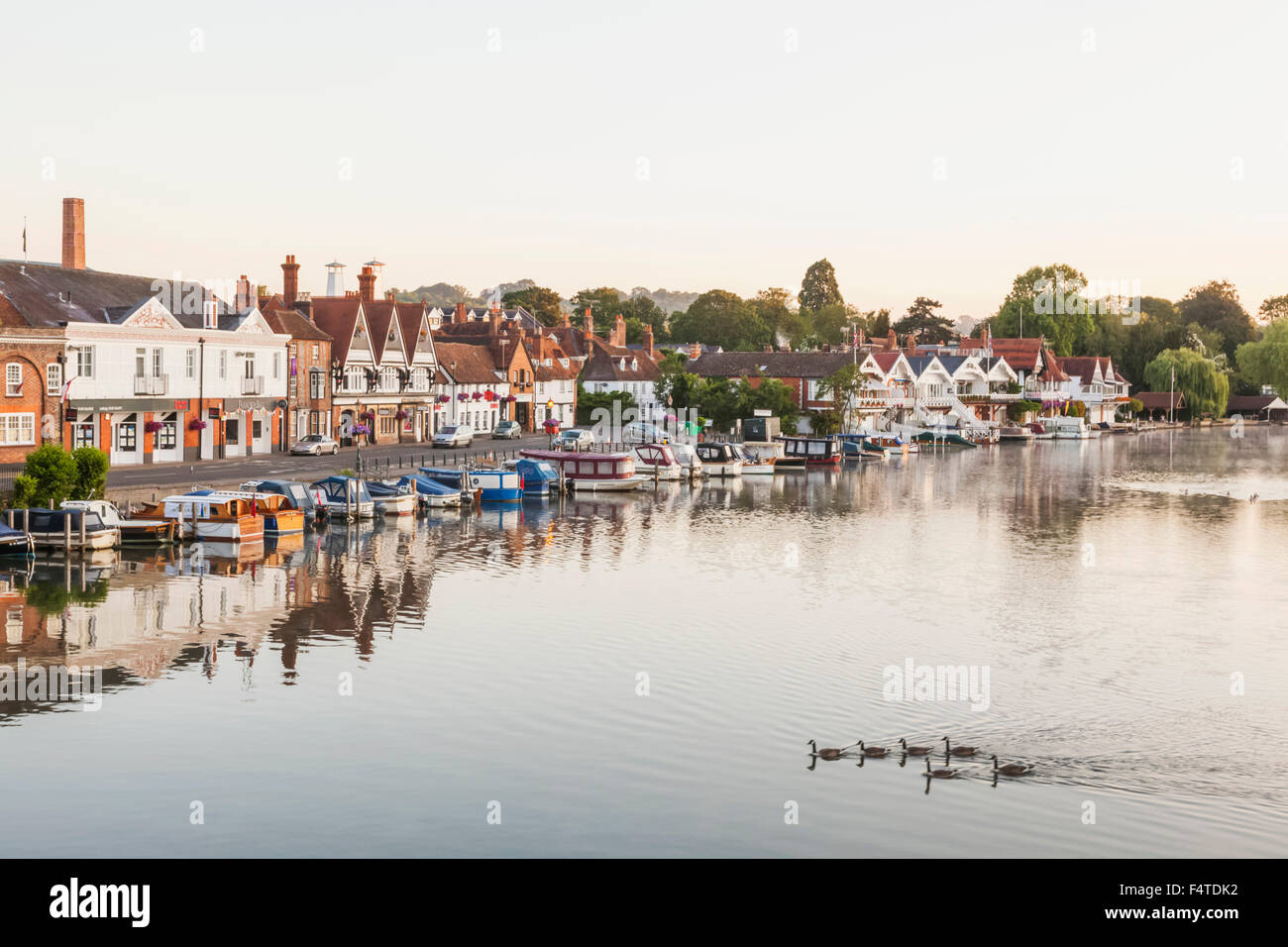 England, Oxfordshire, Henley-on-Thames, Town Skyline and River Thames Stock Photo