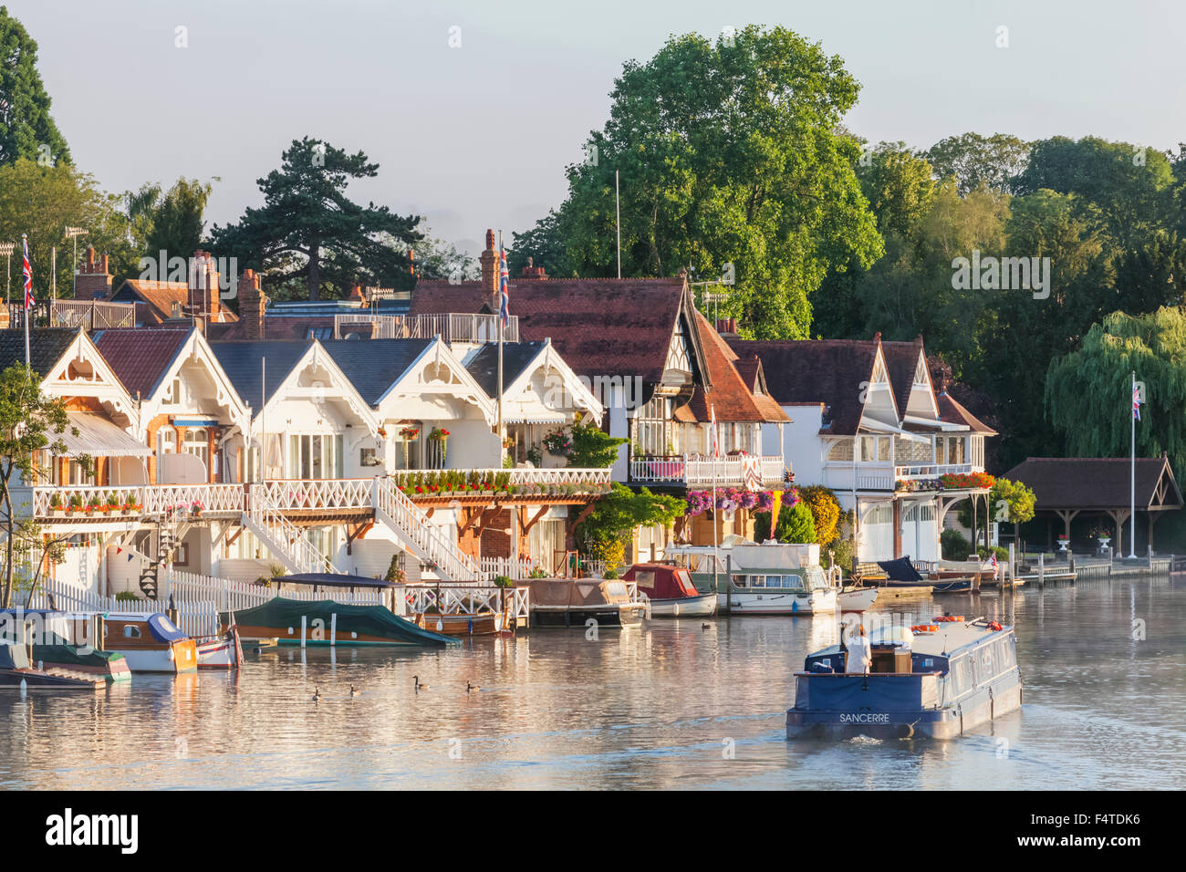 England, Oxfordshire, Henley-on-Thames, Boathouses and  Barge on River Thames Stock Photo