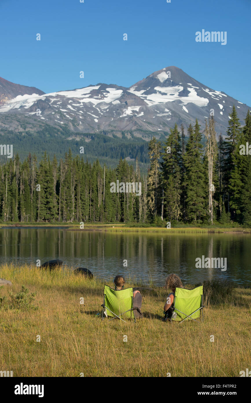 USA, Oregon, Lane County, Willamette, National Forest, Scott Lake, two women sitting in chairs Stock Photo