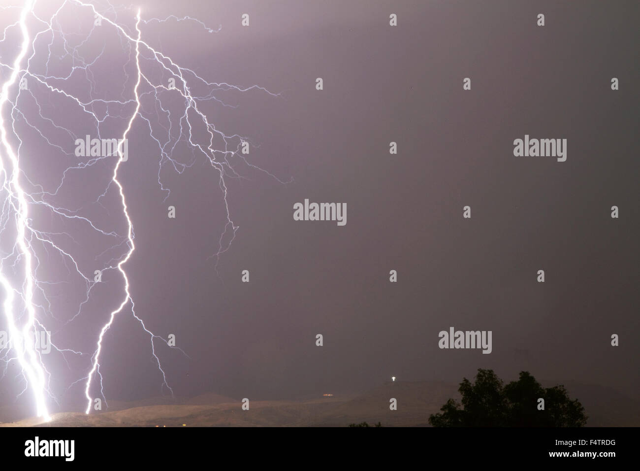 Lightning strike hi-res stock photography and images - Alamy
