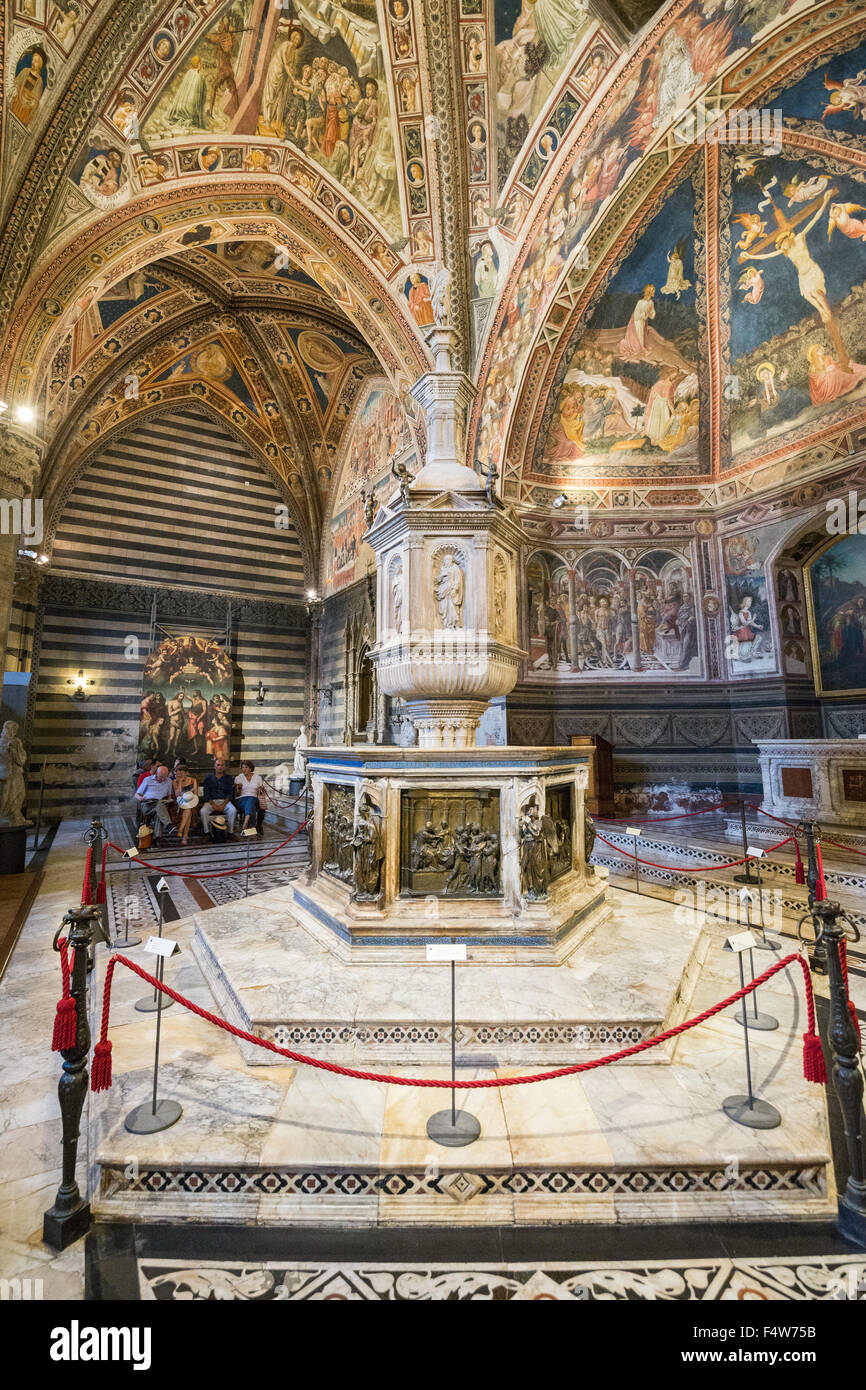 Interier of the baptisterium in The Duomo Cathedral in Siena, Tuscany ...