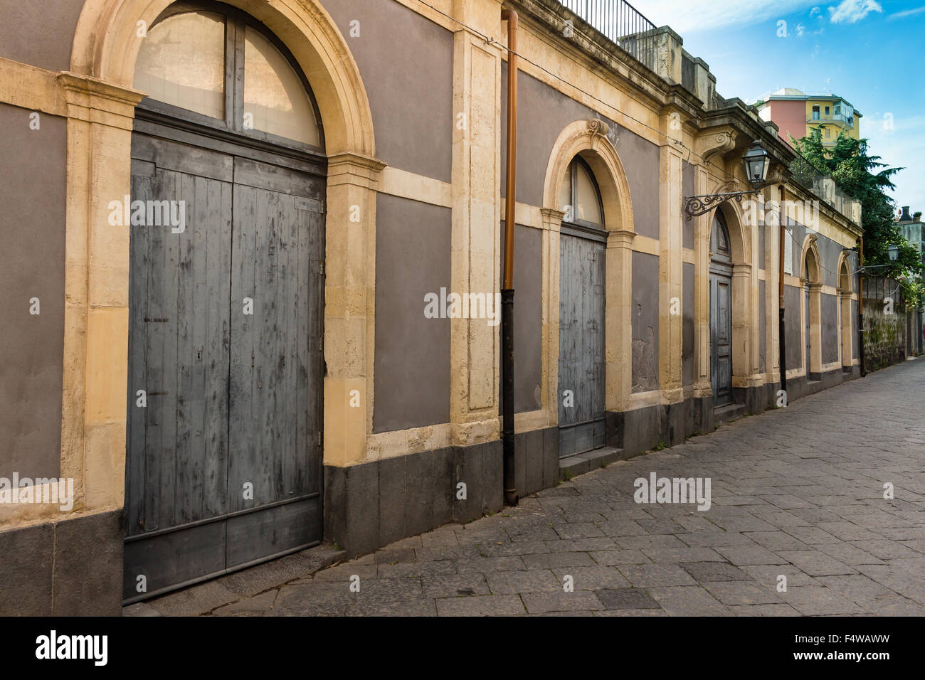 Italy street with a sicilian old warehouse Stock Photo Alamy