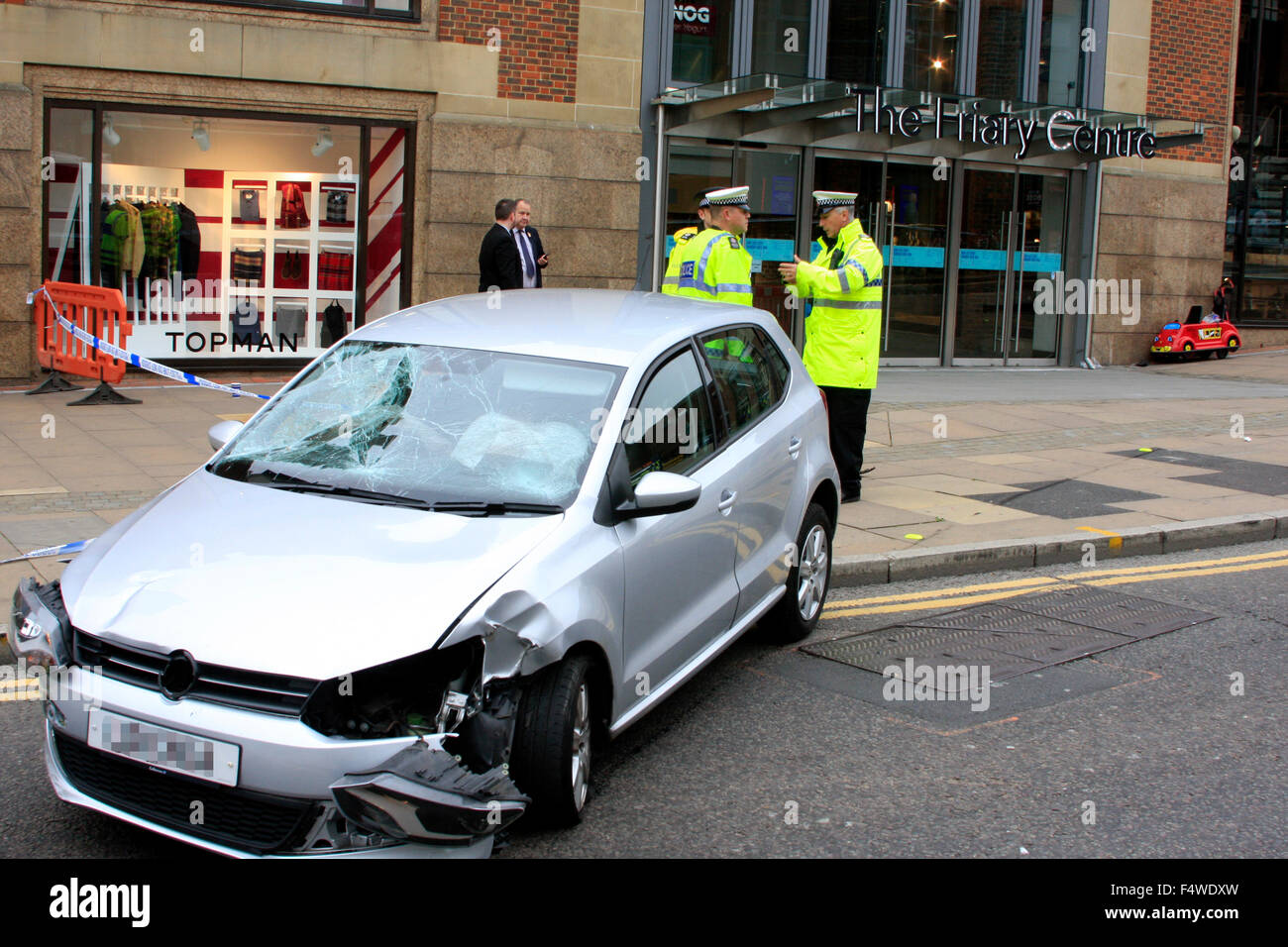 Guildford, Surrey, UK. 23rd Oct, 2015. Police watching over a car which has crashed on North Street outside The Friary Shopping Centre in Guildford. The road has been closed off pending removal of the vehicle. Credit:  Bruce McGowan/Alamy Live News Stock Photo