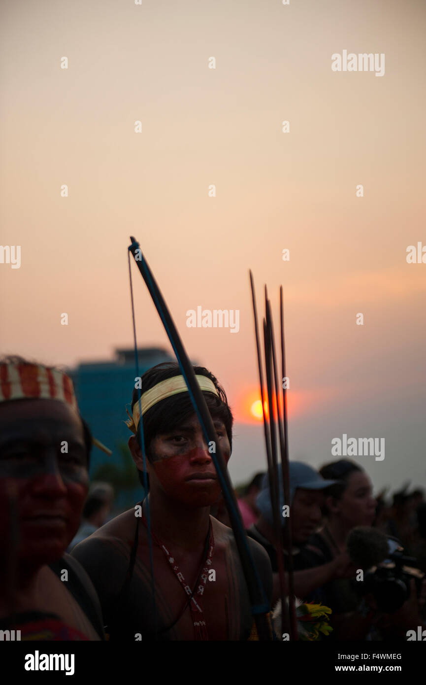 Palmas Brazil 22nd Oct 2015 An Indigenous Participant Hold His Bow And Arrow During The Fire