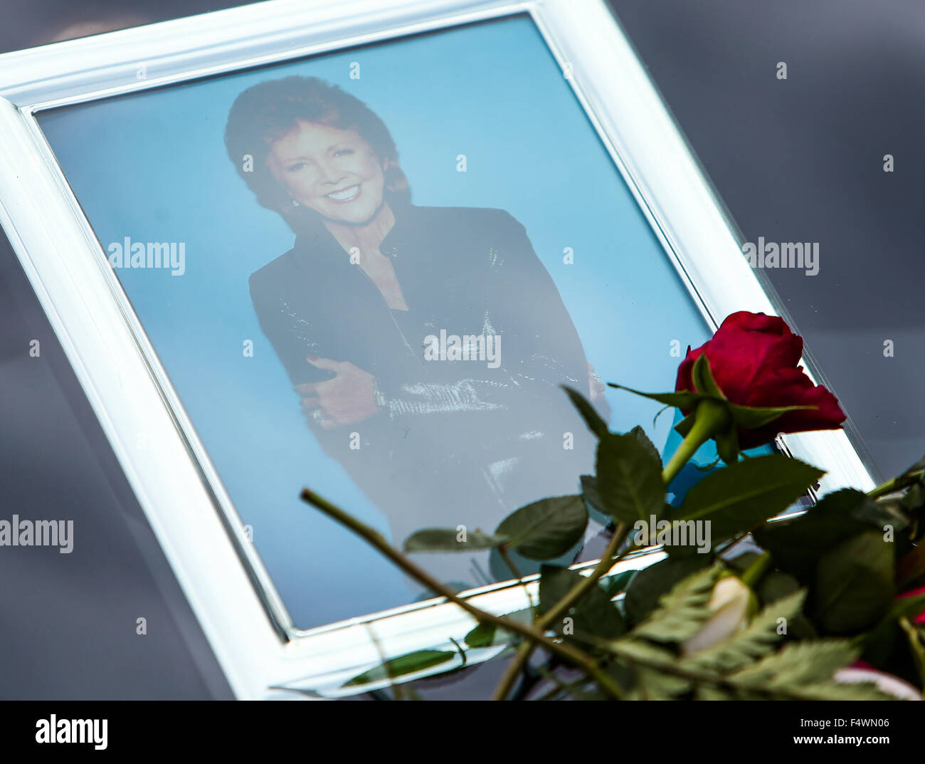 The funeral of Cilla Black at St Mary's Church, Woolton  Featuring: Atmosphere Where: Liverpool, United Kingdom When: 20 Aug 2015 Stock Photo