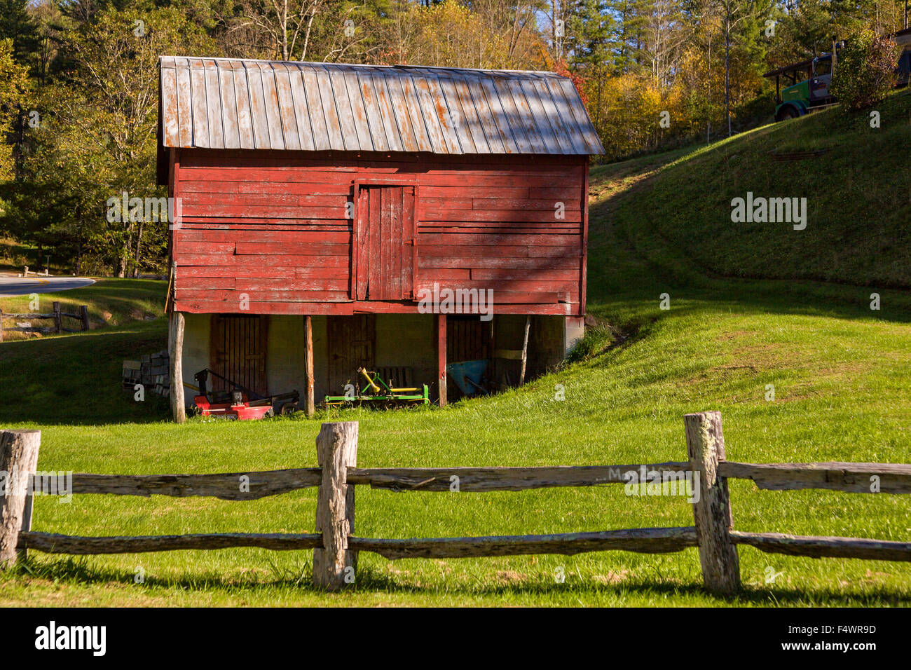 An old wooden barn and split rail fence along the Quilt Trails in Prices Creek, North Carolina. The quilt trails honor handmade quilt designs of the rural Appalachian region. Stock Photo