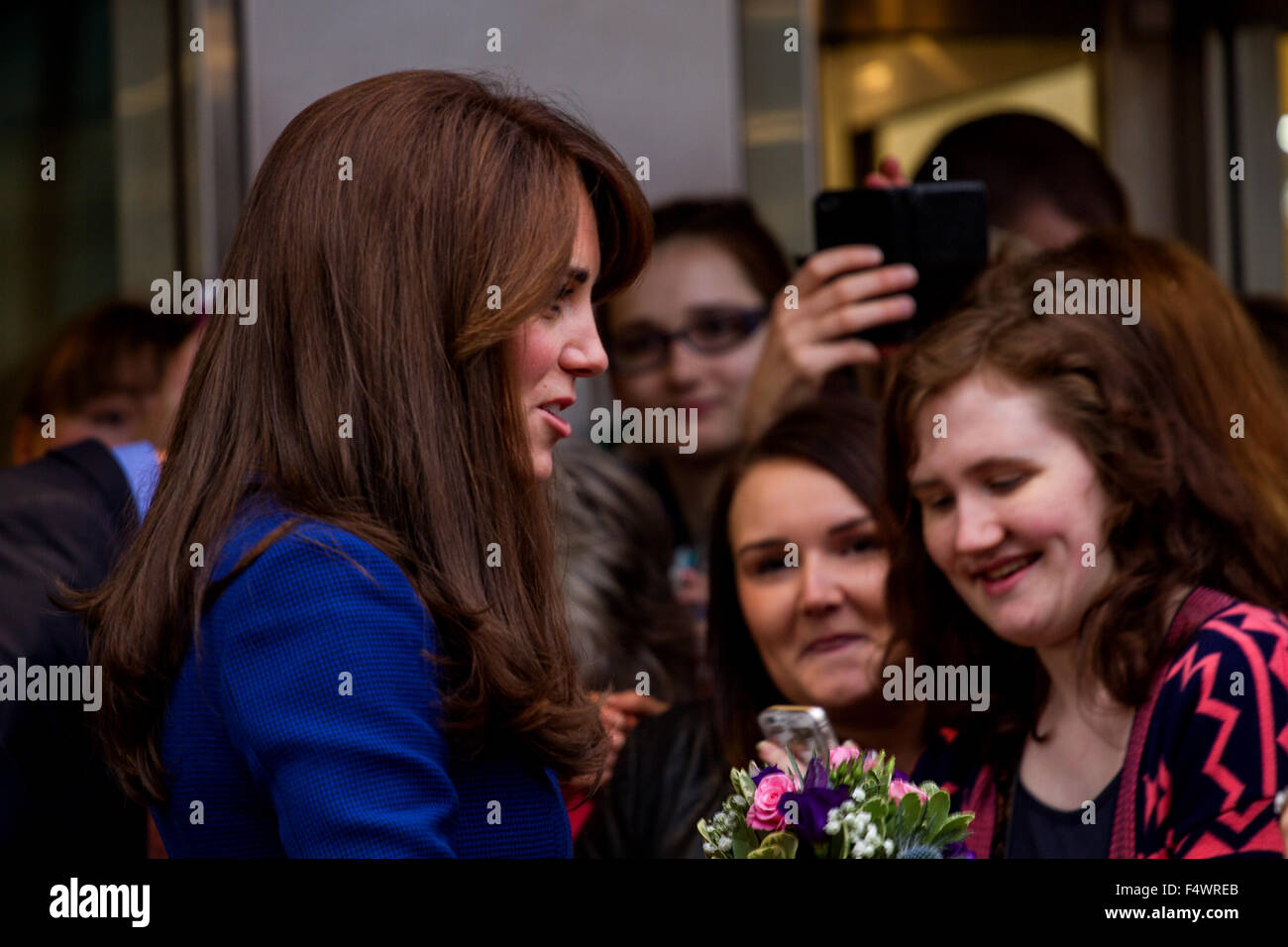 Dundee, Tayside, Scotland, UK, 23rd October 2015. Duke and Duchess of Cambridge visit to Dundee. Prince William and Kate Middleton have made their first official visit to Dundee. The royal couple visiting the Abertay University. They were met by the University Students outside the main entrance in Dundee. © Dundee Photographics / Alamy Live News. Stock Photo