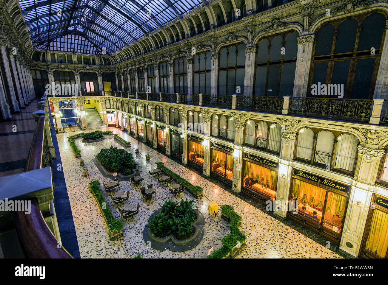Covered mall hi-res stock photography and images - Alamy