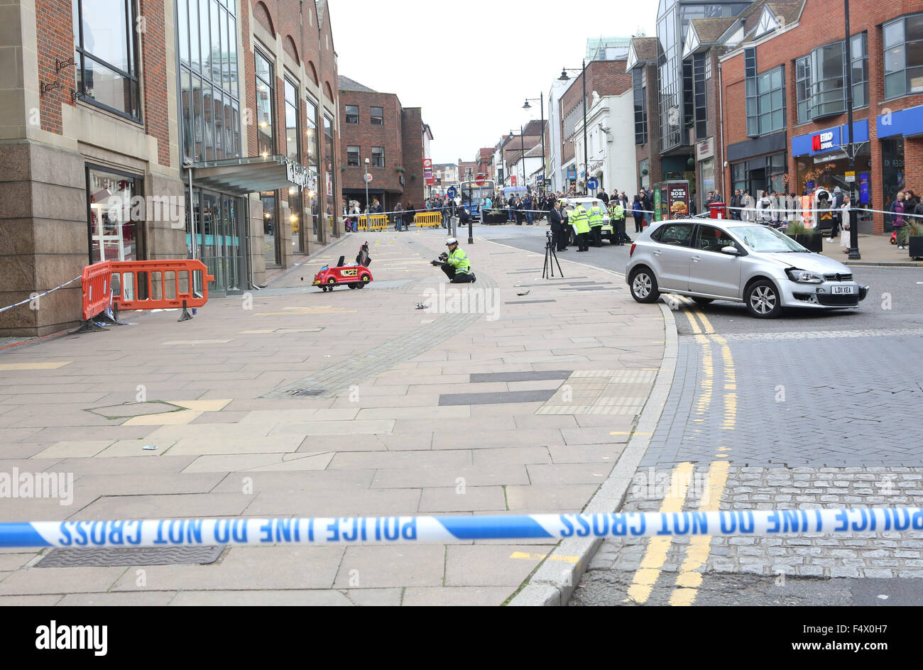 Guildford, Surrey, UK. 23rd October, 2015. Seven People Hit by a vehicle in Guildford town centre outside the Friary Centre GV showing the scene  of the vehicle and Police carrying out work to find out what has happened    Credit:  uknip/Alamy Live News Stock Photo