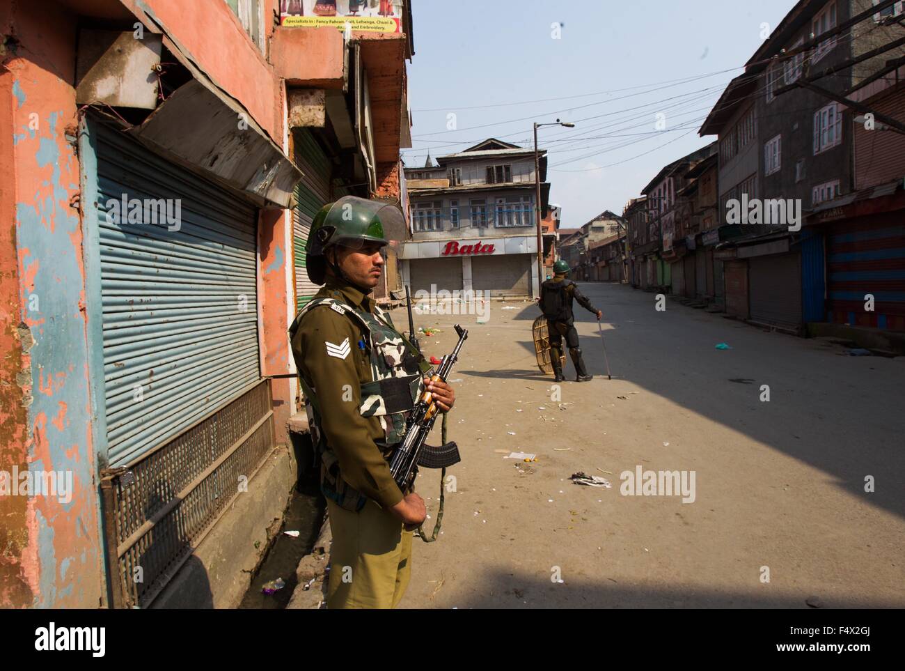 Srinagar, Indian-controlled Kashmir. 23rd Oct, 2015. An Indian paramilitary soldier stands guard in a closed market during restrictions in old city of Srinagar, summer capital of Indian-controlled Kashmir, Oct. 23, 2015. The authorities on Friday imposed strict restrictions in several areas of restive Indian controlled Kashmir to disallow protest programme of separatist leaders and prevent clashes over killing of a trucker. Credit:  Javed Dar/Xinhua/Alamy Live News Stock Photo