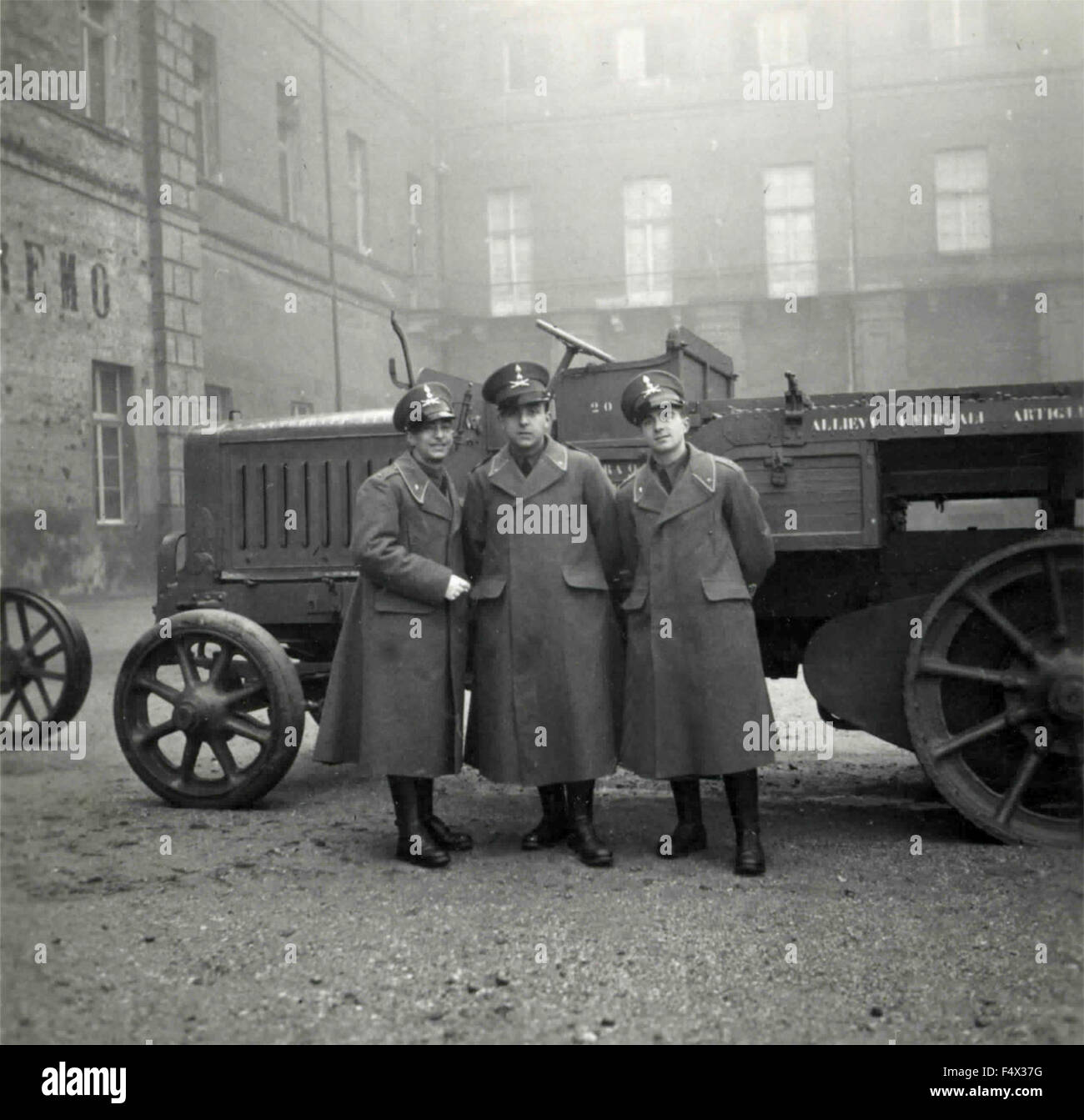 Three Italian Army cadets gunners Stock Photo