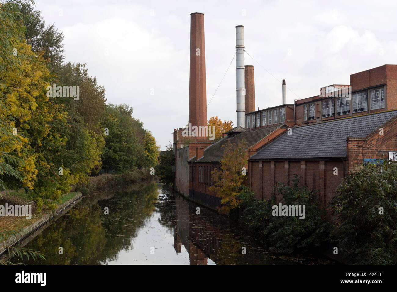 Industry alongside the Grand Union Canal, Leicester, Leicestershire, England, UK Stock Photo