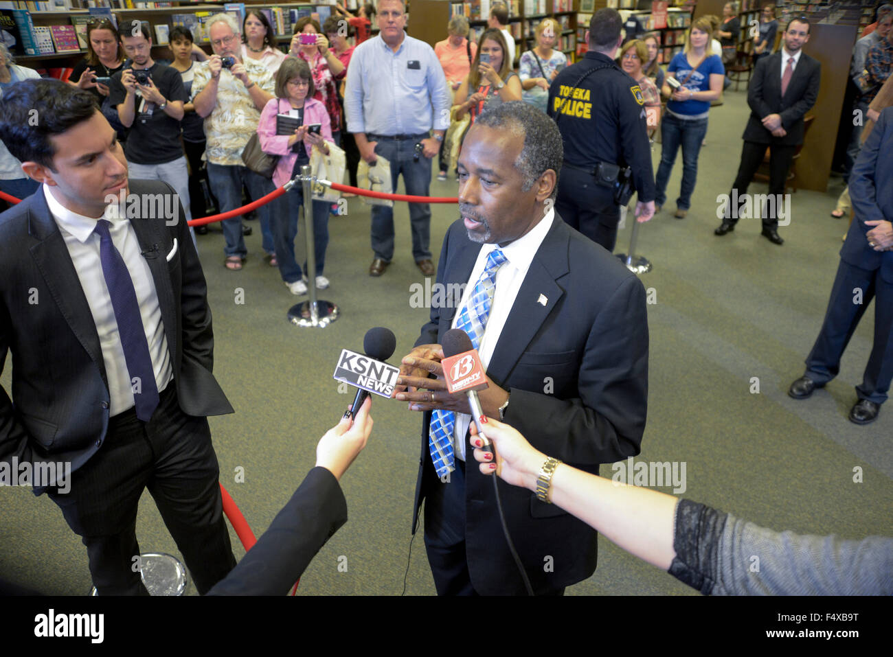 Topeka Kansas Usa 23rd Oct 2015 Dr Ben Carson Responds To