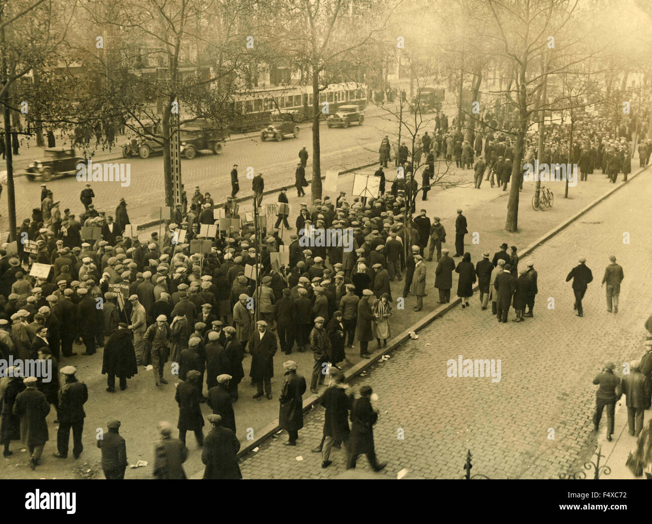 Strike and protests in Paris during the Great Depression, France Stock Photo