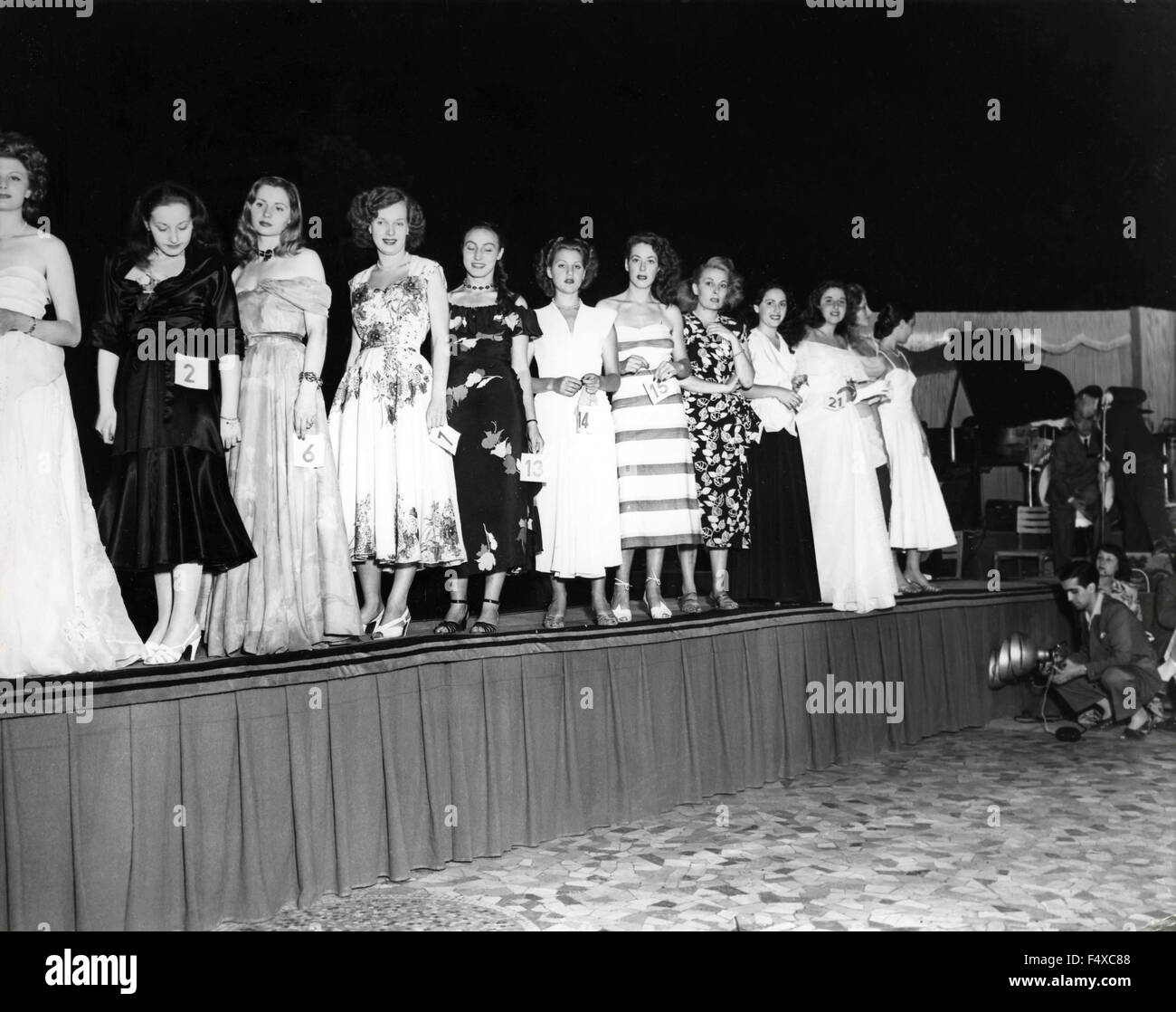 Franca Tamantini (second from left) wins the title of Miss Rome, Italy Stock Photo