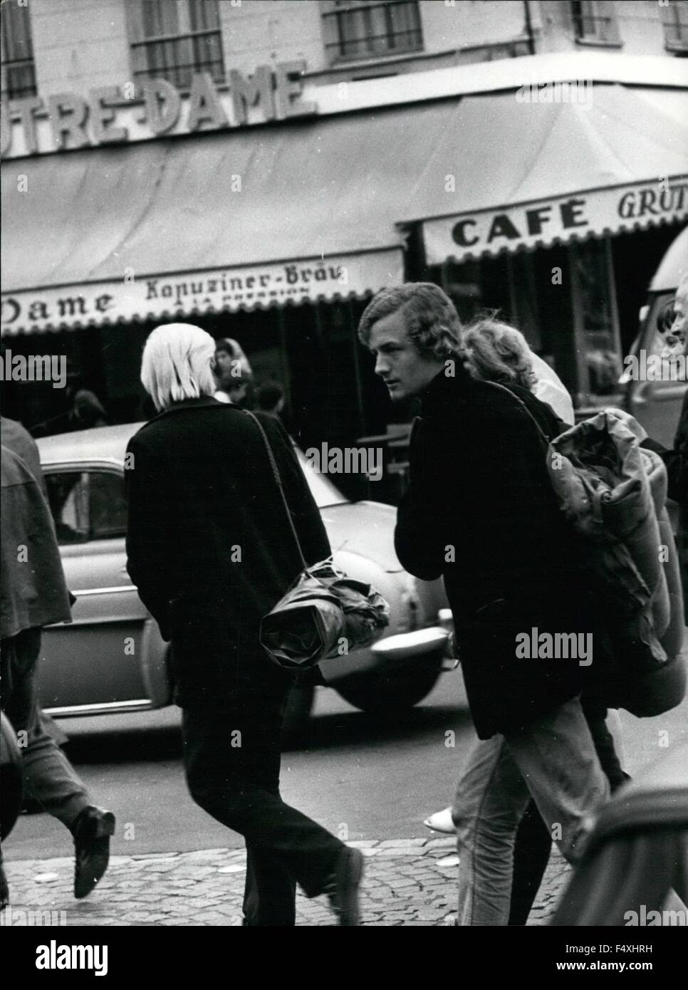 1972 - OPS: Two foreign Beatniks pictured in a Paris Street. © Keystone Pictures USA/ZUMAPRESS.com/Alamy Live News Stock Photo