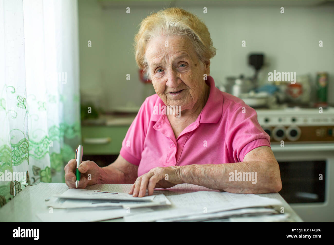 Mature Woman Fills Documents Hi res Stock Photography And Images Alamy mature-woman-fills-documents-hi-res-stock-photography-and-images-alamy