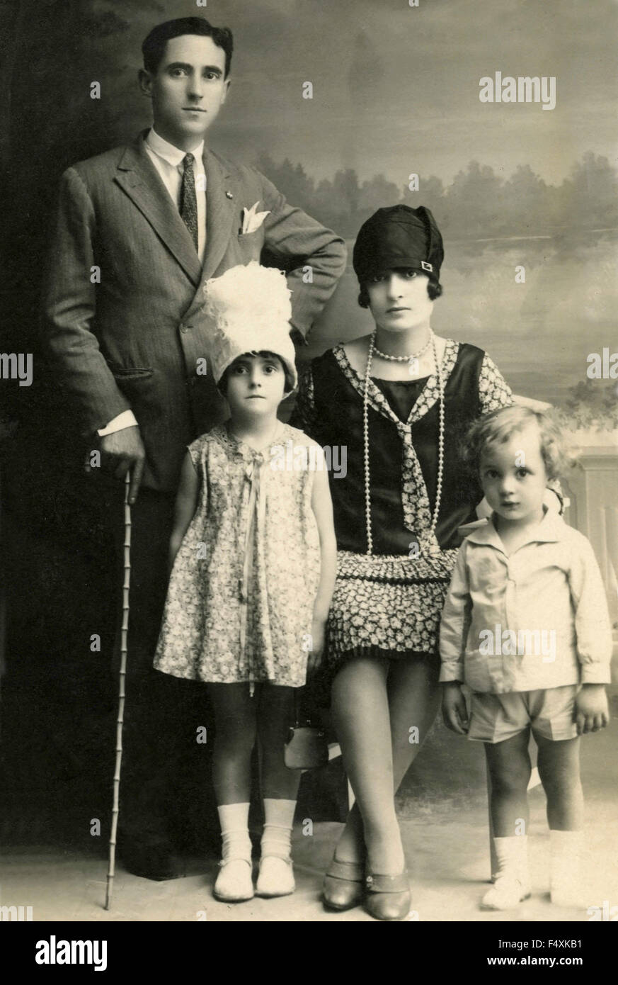 1920s style couple hi-res stock photography and images - Alamy