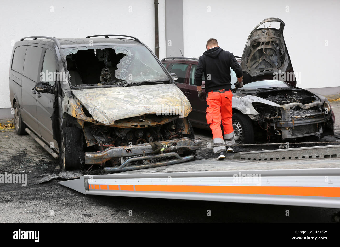 Stralsund, Germany. 24th Oct, 2015. Burnt-out cars can be seen in the parking lot of a shopping center in Stralsund, Germany, 24 October 2015. The cars were set on fire on the evening of 23 October 2015 during a demonstration against the federal government's refugee policy. The police are investigating for arson. Photo: BERND WUESTNECK/dpa/Alamy Live News Stock Photo