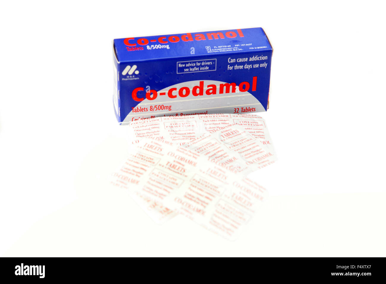 Co-codamol tablets containing paracetamol & codeine (painkillers) used for short term treatment of acute moderate pain Stock Photo