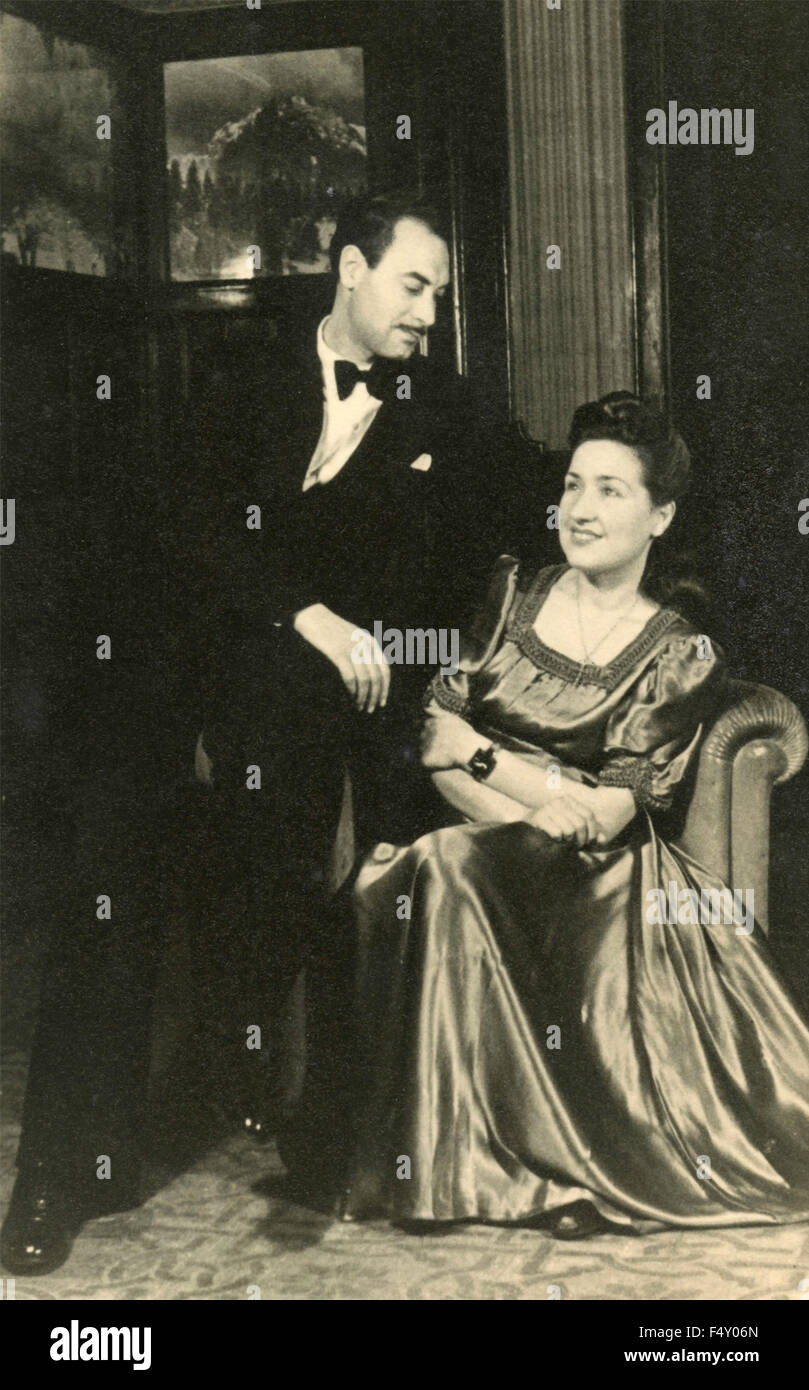 1940s couple man woman sitting hi-res stock photography and images - Alamy