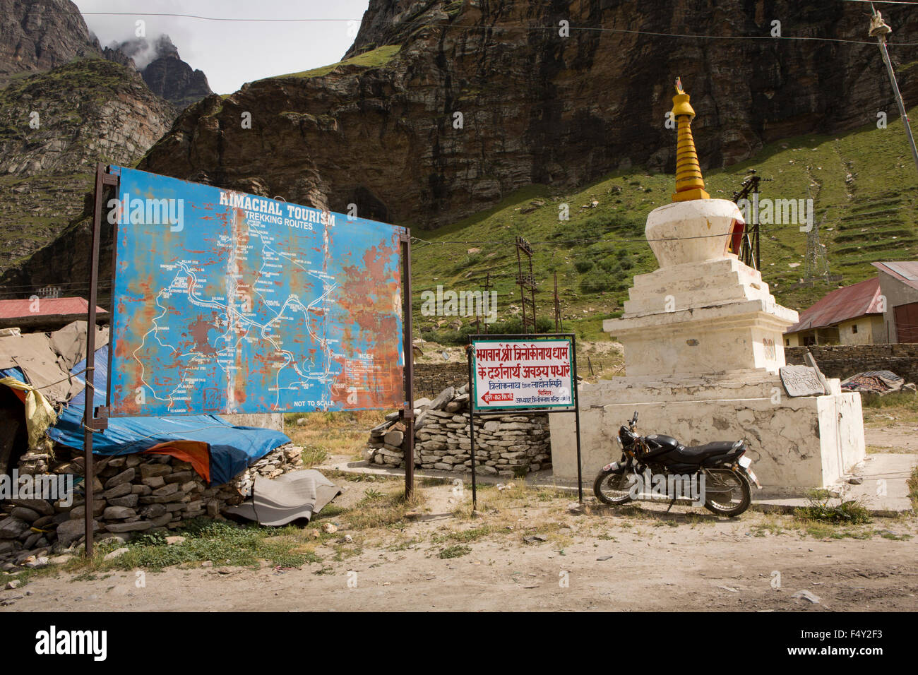 India, Himachal Pradesh, Lahaul Valley, Khoksar, trekking route sign next to village chorten Stock Photo