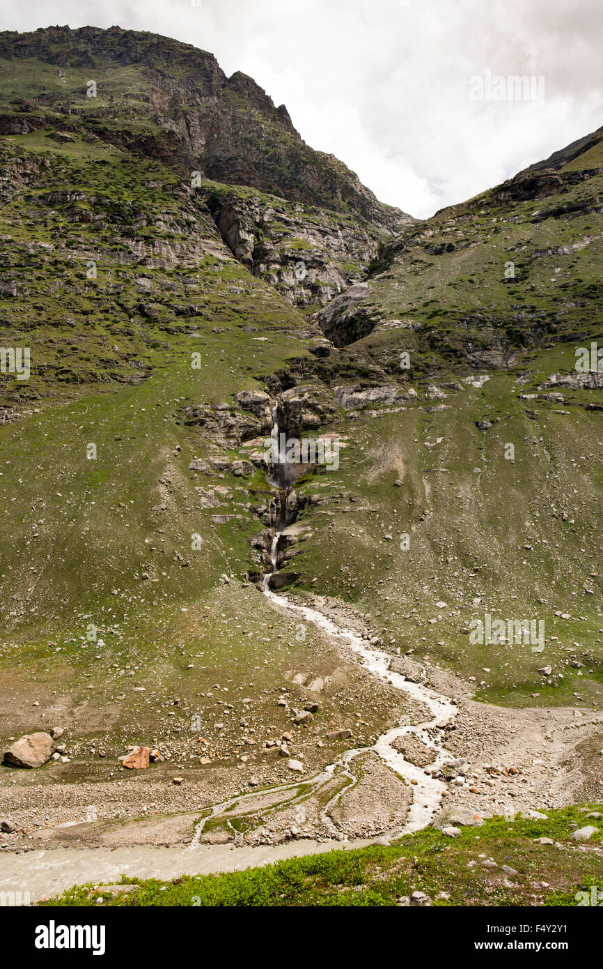 India, Himachal Pradesh, Lahaul Valley, Chhatru, rock cut gulley and waterfall joining Chandra River on road to Spiti Stock Photo