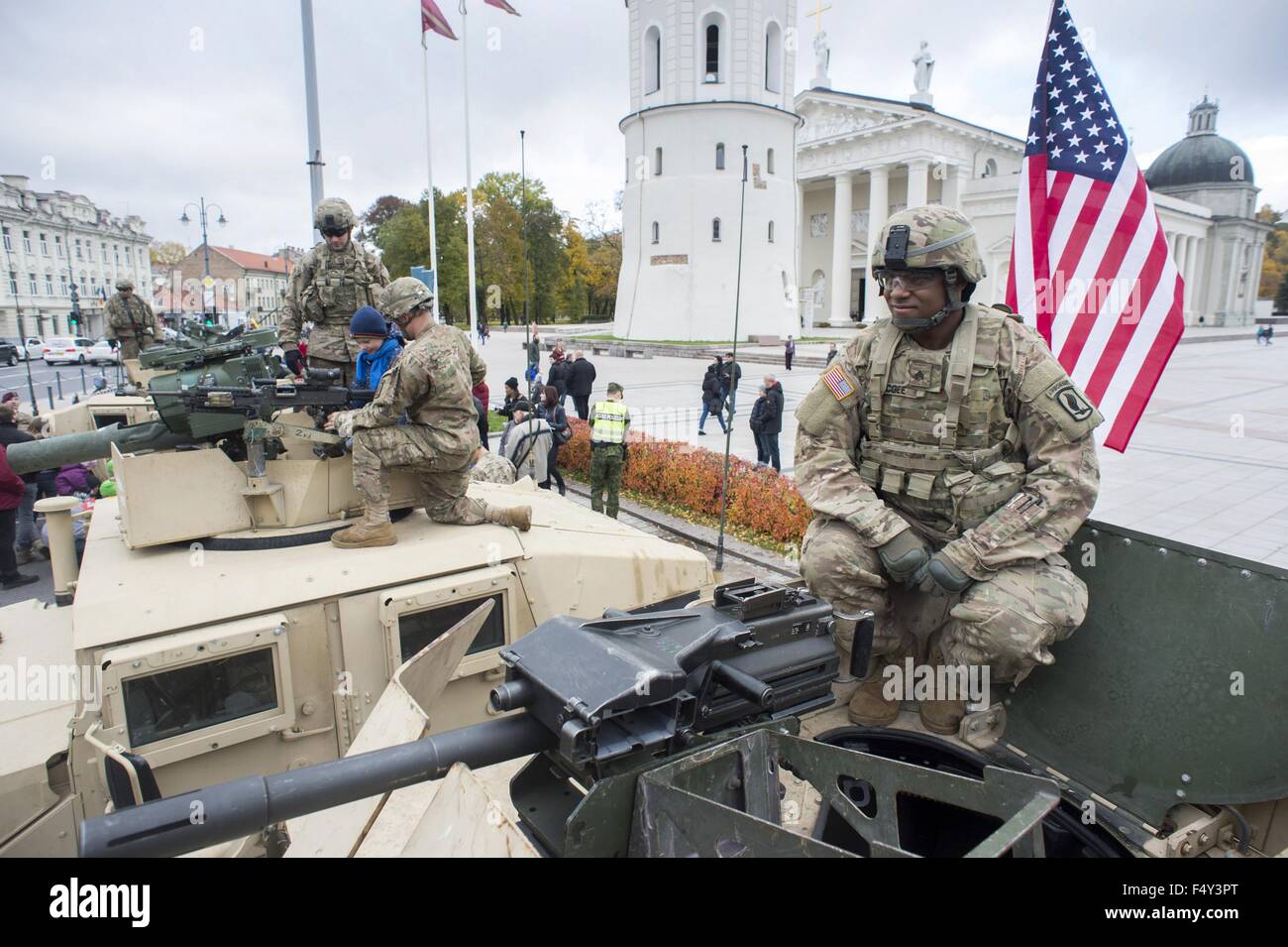 Vilnius, Lithuania. 24th Oct, 2015. U.S. troops from the 173rd Airborne Brigade exhibit their weapons to Lithuanian people in Vilnius, Lithuania, Oct. 24, 2015. U.S. started sending rotational forces to Lithuania since spring of 2014, and jointly attended exercises with troops of Lithuania as well as from other NATO allies. Credit:  Alfredas Pliadis/Xinhua/Alamy Live News Stock Photo