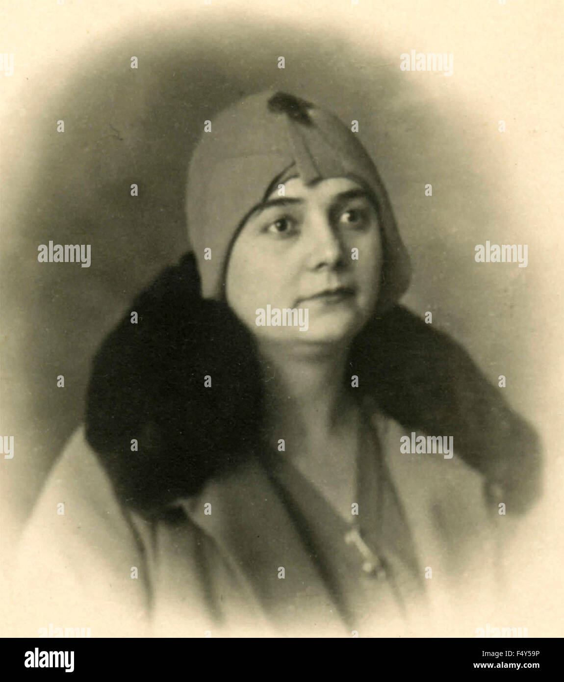 Lady hat hi-res stock photography and images - Alamy