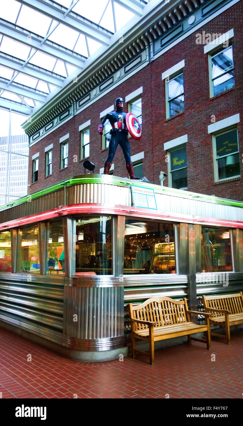 Rochester, New York, USA. October 24, 2015. Captain American stands on the roof of the fifties style diner Stock Photo