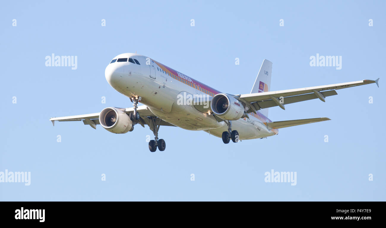 Iberia a320 in flight hi-res stock photography and images - Alamy