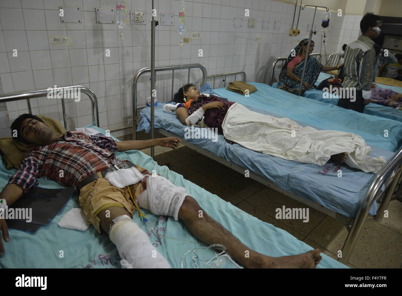 An injured Shiite Muslim is seen in Dhaka medical college hospital after bomb exploded outside