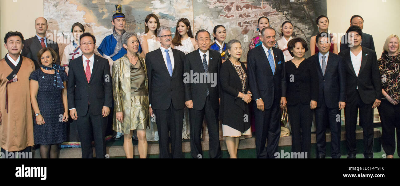 New York, United States. 23rd Oct, 2015. Performers, dignitaries and UN officials gather for a pre-concert photo-op. On the eve of the 70th anniversary of the United Nations Charter, United Nations officials and invited guests marked the occasion with a concert by the Korean Broadcast System (KBS) Traditional Orchestra, K-Pop duo Davichi and numerous soloists including the concert pianist Lang lang. © Albin Lohr-Jones/Pacific Press/Alamy Live News Stock Photo