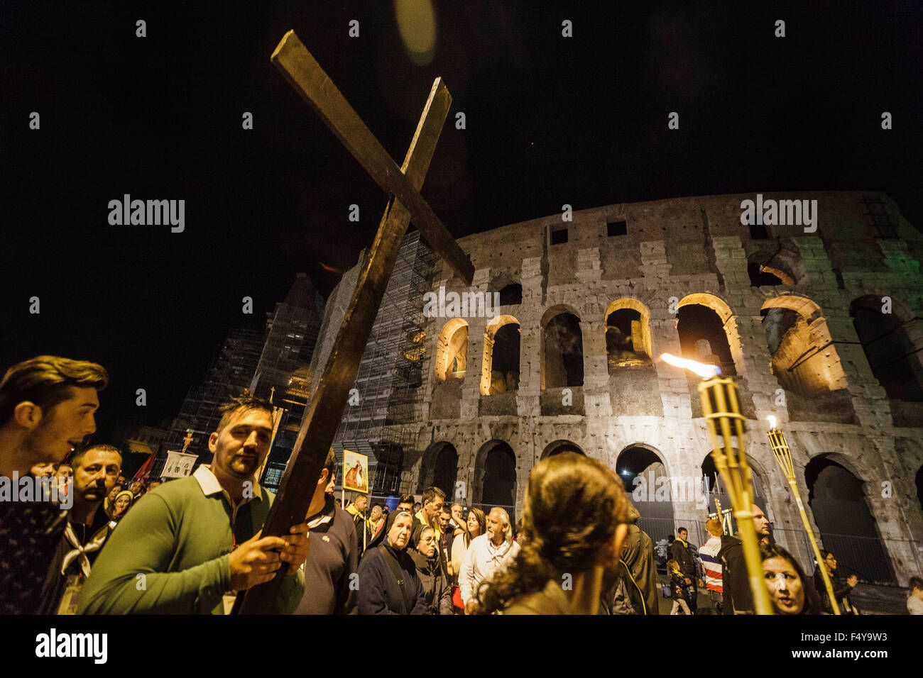 Rome, Italy. 24th Oct, 2015. Thousands of Gypsies (Rom, Sinti and travelers) attend celebrations of the Via Crucis outside the Colosseum in Rome, to mark the 50th anniversary of the historic visit of Pope Paul VI to the Pomezia camp in 1965. Credit:  Giuseppe Ciccia/Pacific Press/Alamy Live News Stock Photo