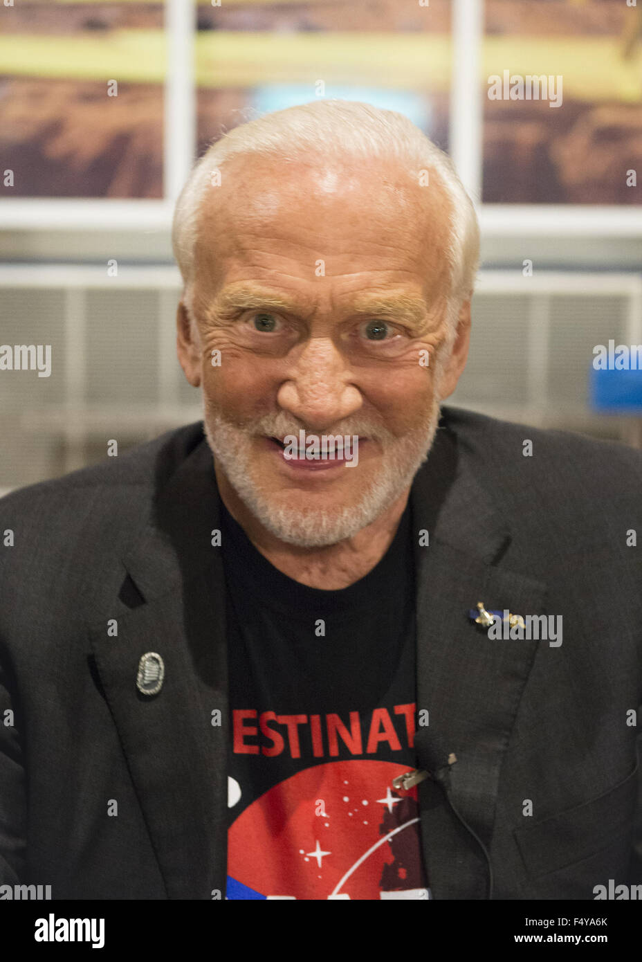 Garden City, New York, USA. 23rd Oct, 2015. Former NASA astronaut Edwin BUZZ ALDRIN discusses his experiences and signs copies of his new Children's Middle Grade book Welcome to Mars: Making a Home on the Red Planet, at Long Island's Cradle of Aviation Museum. Aldrin is wearing his Destination MARS shirt. On the 1969 Apollo 11 mission, Buzz Aldrin was the second person ever to walk on the Moon, and his first trip to space was the 1966 Gemini 12. © Ann Parry/ZUMA Wire/Alamy Live News Stock Photo