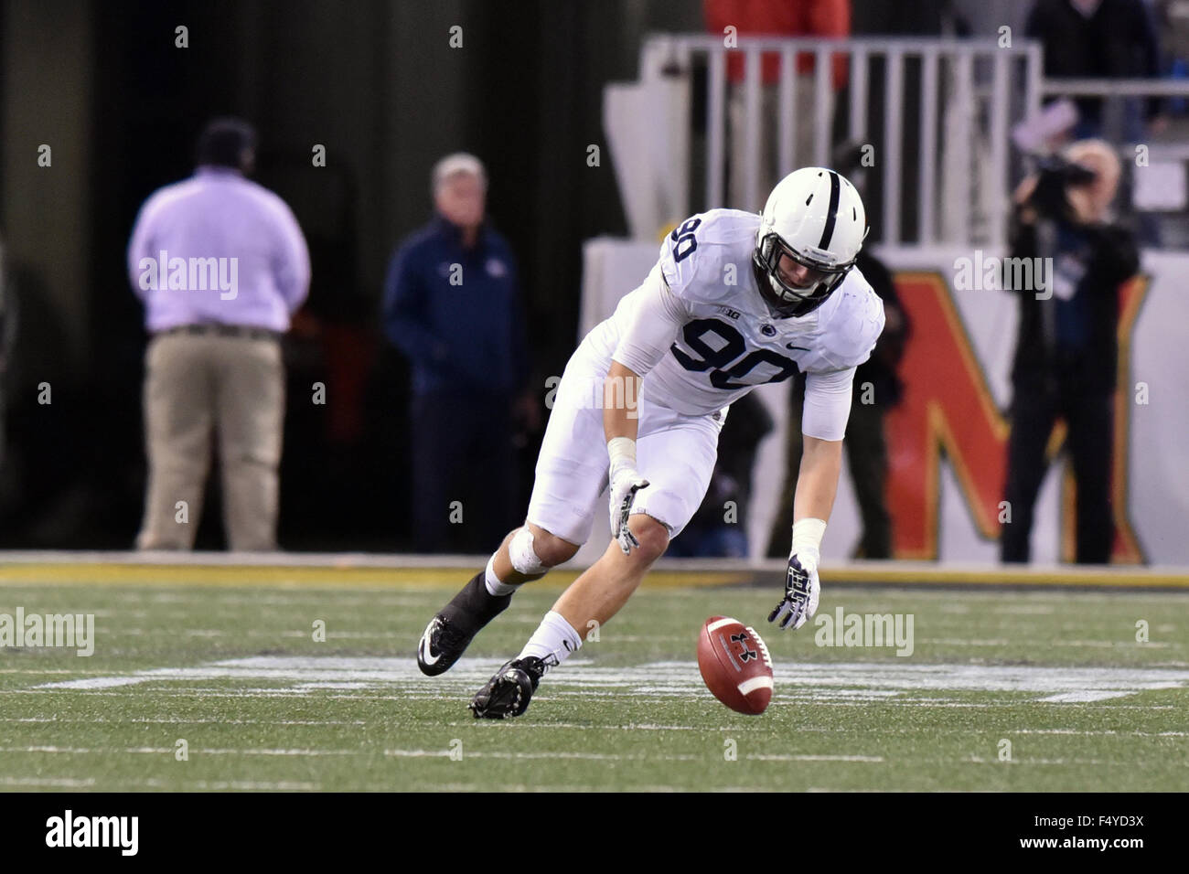 Baltimore, Maryland, USA. 24th Oct, 2015. Penn State Nittany Lions defensive end GARRETT SICKLES (90) scoops up a fumble in the open field during the Big 10 conference football game at M&T Bank Stadium in Baltimore, MD. Penn State won 31-30. © Ken Inness/ZUMA Wire/Alamy Live News Stock Photo