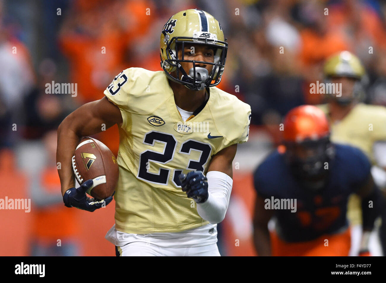 Syracuse, New York, USA. 24th Oct, 2015. Pittsburgh Panthers wide receiver Tyler Boyd (23) runs with the ball against the Syracuse Orange during the fourth quarter of an NCAA football game on Saturday, October 24, 2015, at the Carrier Dome in Syracuse, New York. Pittsburgh won the game 23-20. Rich Barnes/CSM/Alamy Live News Stock Photo