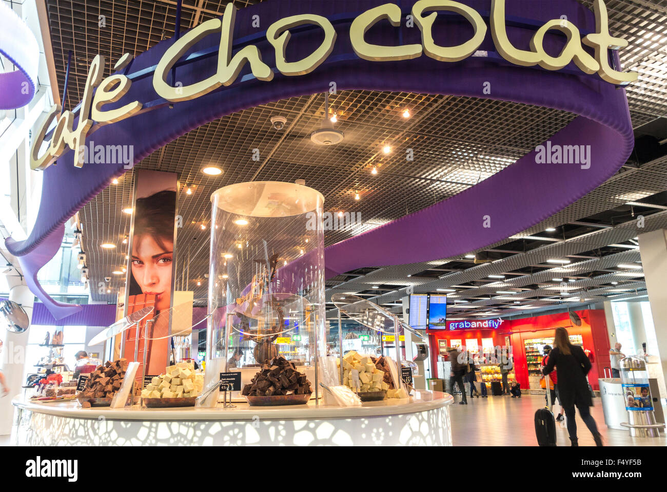 Cafe Chocolat chocolate shop and coffee corner in Amsterdam Schiphol Airport passenger Lounge 1, Gate B and C. Stock Photo