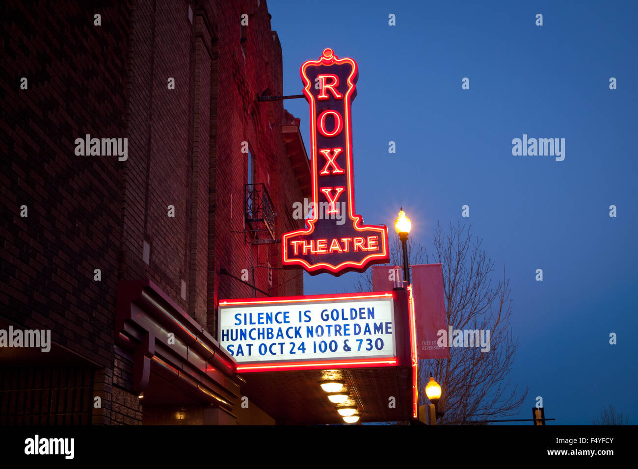 Roxy Cinema High Resolution Stock Photography And Images Alamy Roxy Cinema High Resolution Stock Photography And Images Alamy