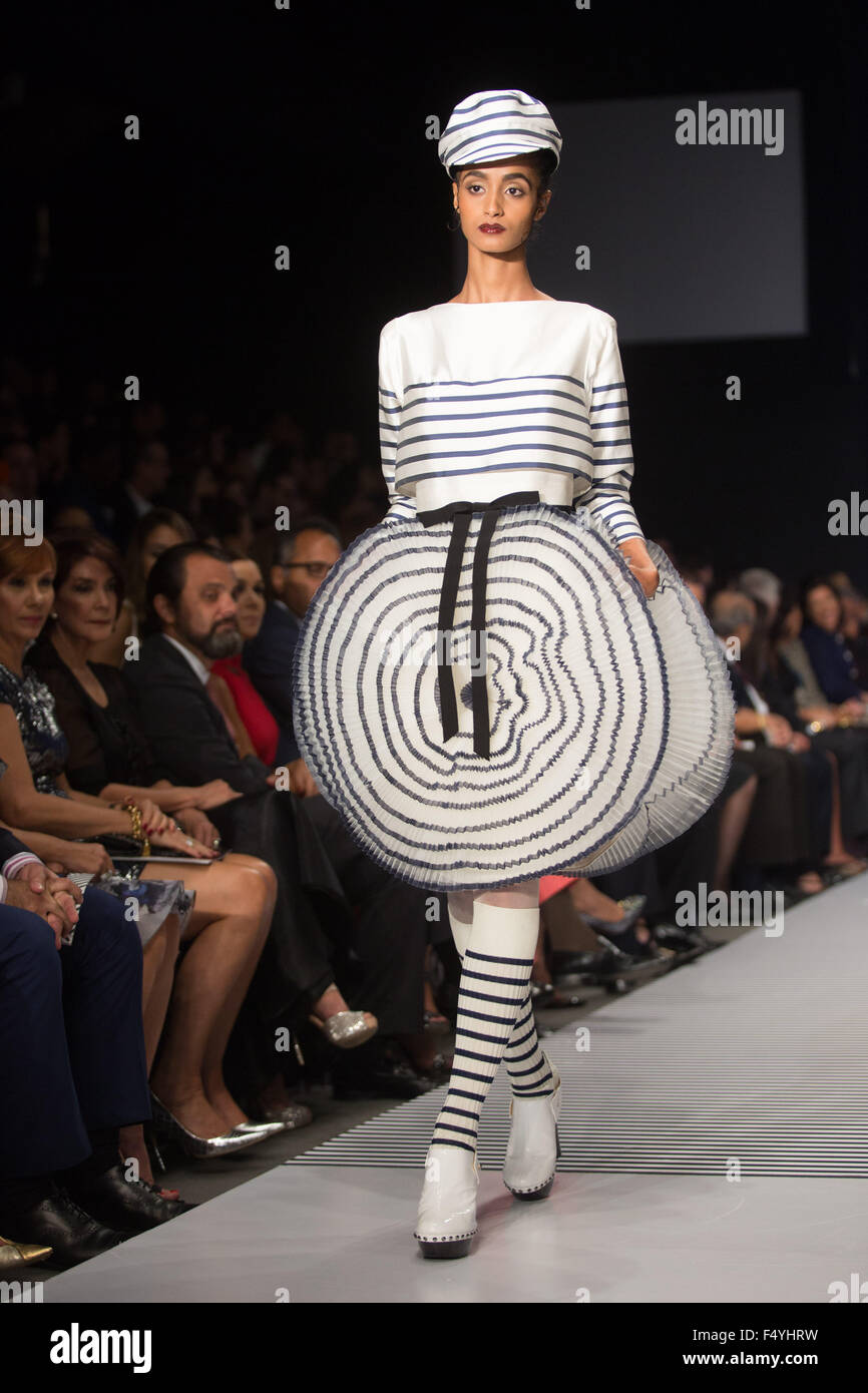 Santo Domingo, Dominican Republic. 24th Oct, 2015. A model presents a creation of French designer Jean Paul Gaultier during the "Dominicana Moda 2015" fashion event in Santo Domingo, Dominican Republic, on Oct. 24, 2015. © Fran Afonso/Xinhua/Alamy Live News Stock Photo