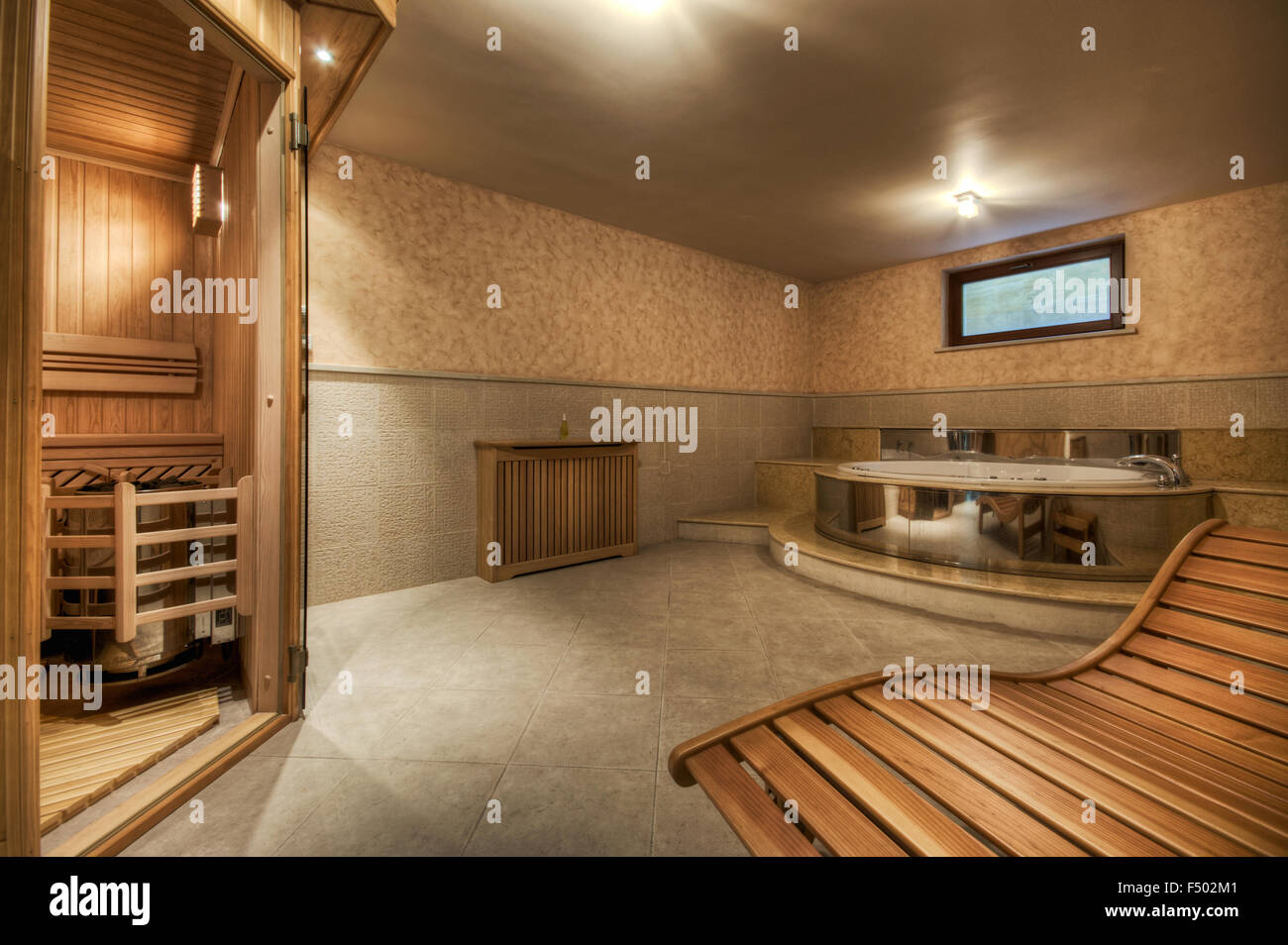 https://c8.alamy.com/comp/F502M1/home-sauna-and-jacuzzi-home-spa-F502M1.jpg