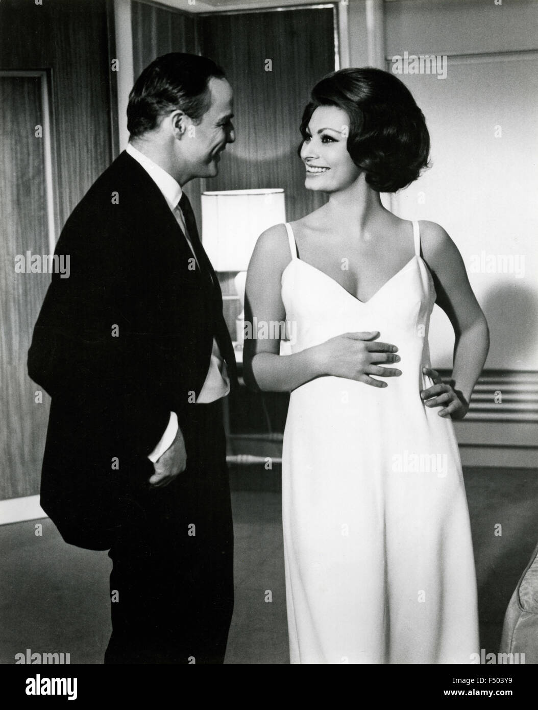 The actors Sophia Loren and Marlon Brando in a scene from the film 'A Countess from Hong Kong' Stock Photo