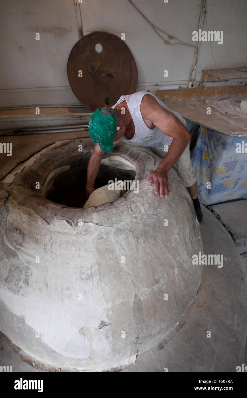 Clay oven hires stock photography and images Alamy