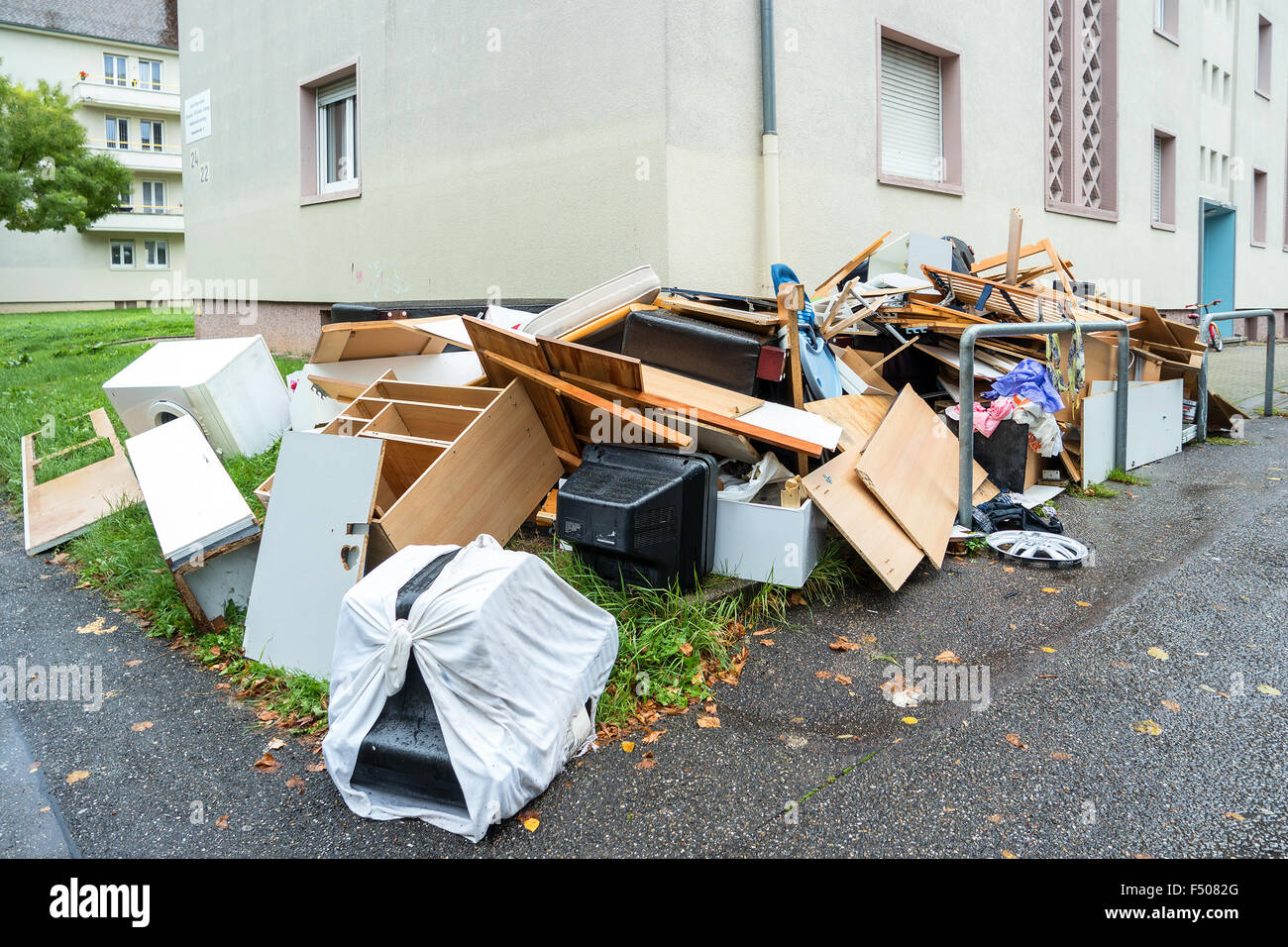 Big pile old broken furniture hires stock photography and images Alamy