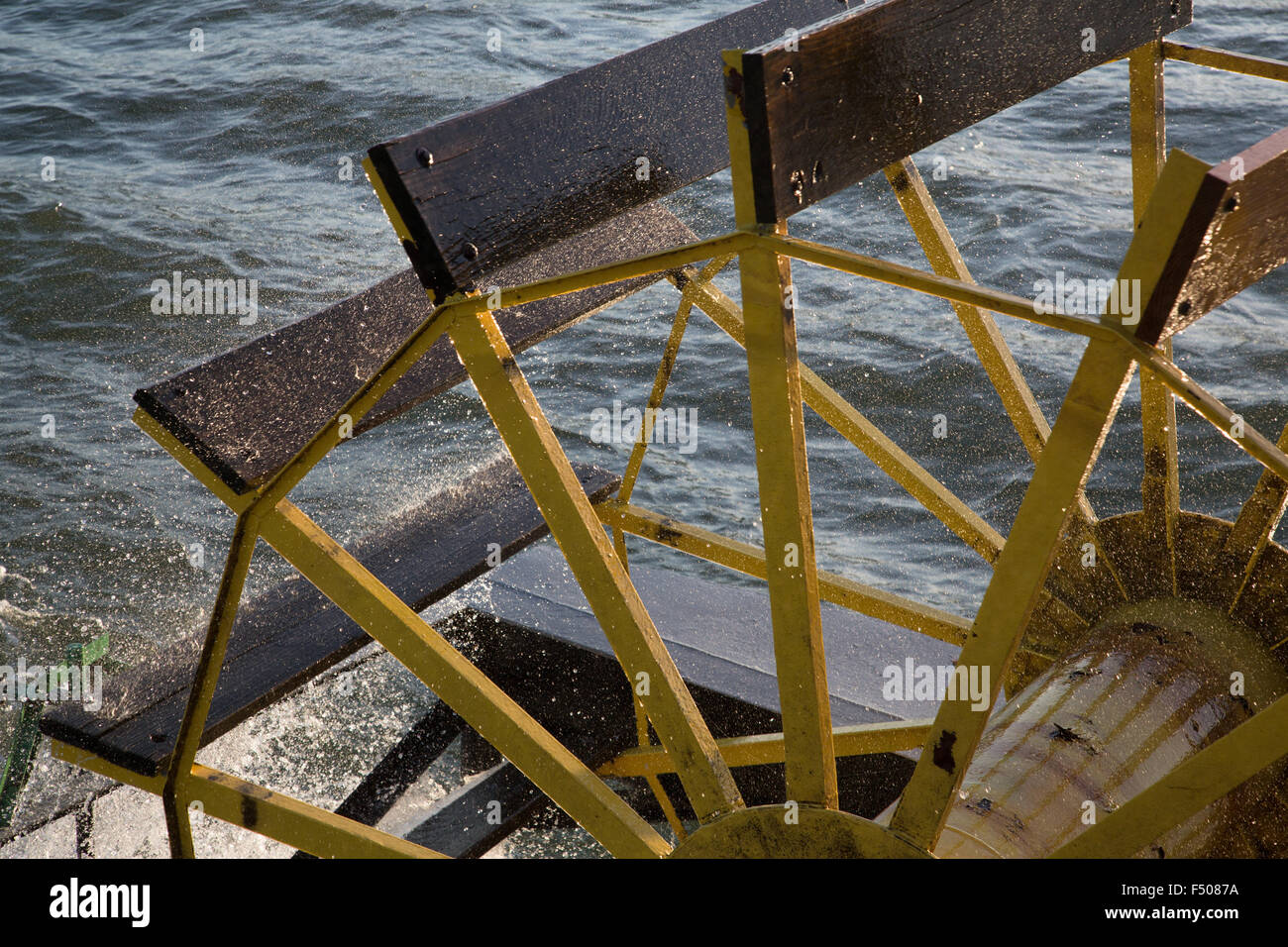 Paddle wheel boat hires stock photography and images Alamy