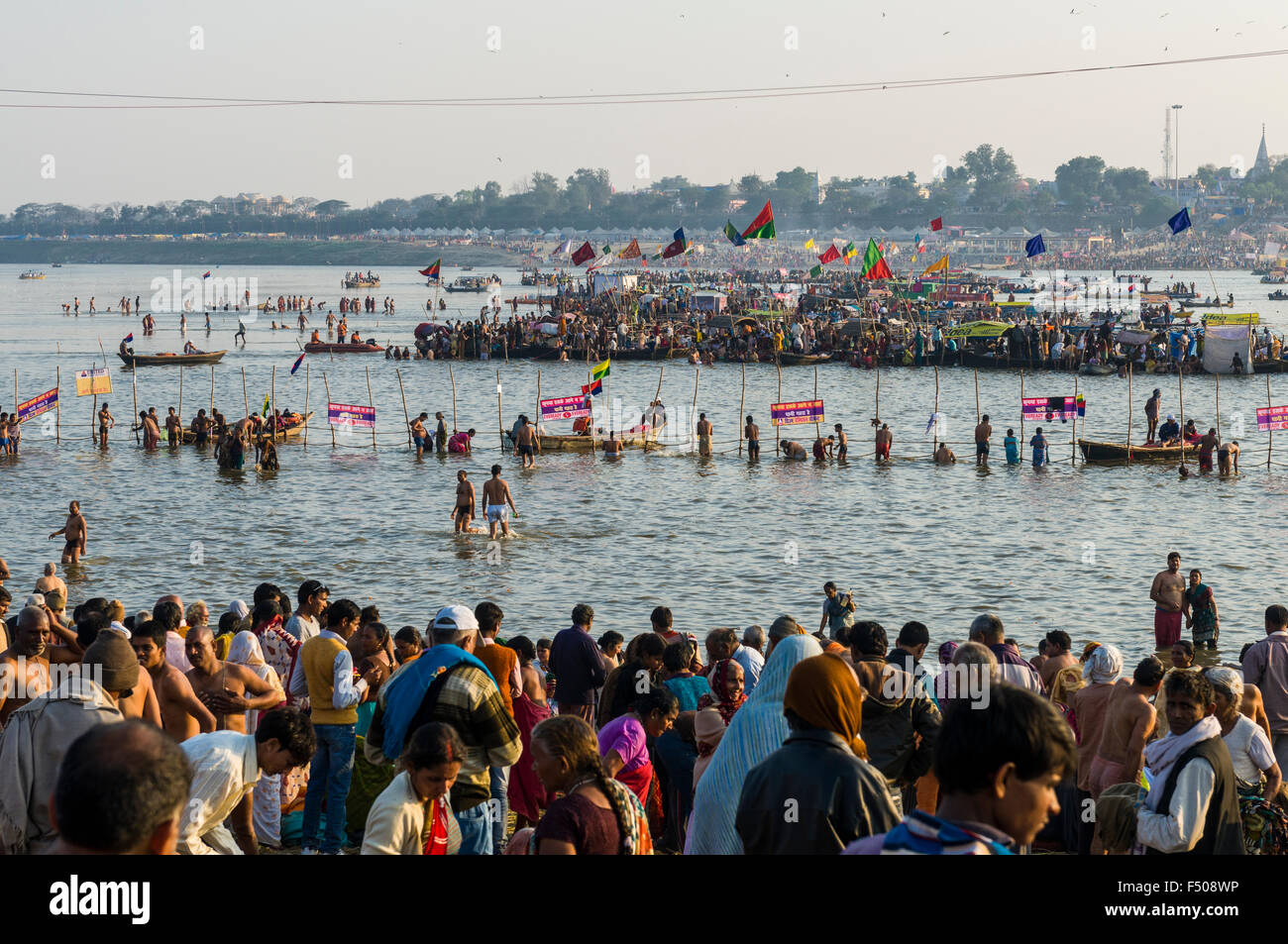 Boots to ship people to the Sangam, the confluence of the rivers Ganges, Yamuna and Saraswati, at Kumbha Mela Stock Photo