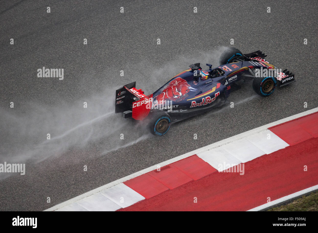 Austin, Texas USA October 25, 2015: Formula 1  driver Max Verstappen races in qualifying at a soaked Circuit of the Americas track in Sunday. Race officials are insistent on keeping Sunday's United States Grand Prix on schedule despite continued bad weather. Credit:  Bob Daemmrich/Alamy Live News Stock Photo