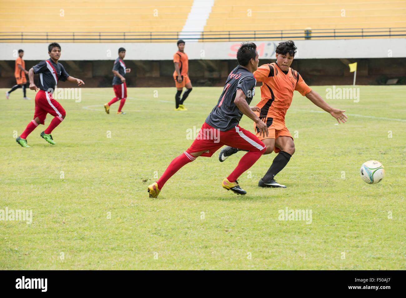 Palmas, Tocantins State, Brazil. 24th Oct, 2015. players compete for the ball during an all Peru vs Kuikuro ethnic group football match at the first ever International Indigenous Games, in the city of Palmas, Tocantins State, Brazil. Photo Credit:  Sue Cunningham Photographic/Alamy Live News Stock Photo