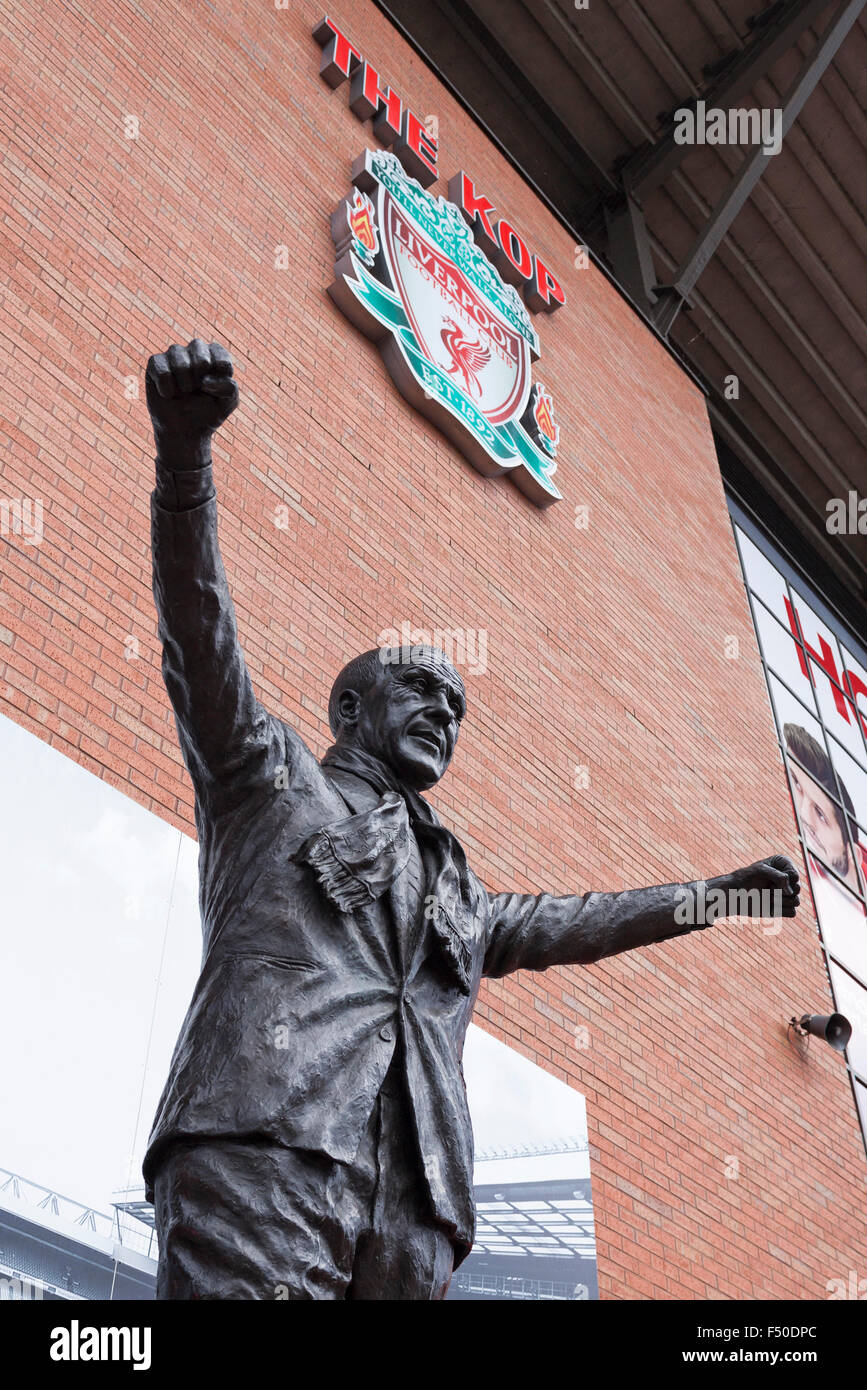 [Bill Shankly] statue, The Kop, Anfield Football Stadium, Liverpool, UK Stock Photo