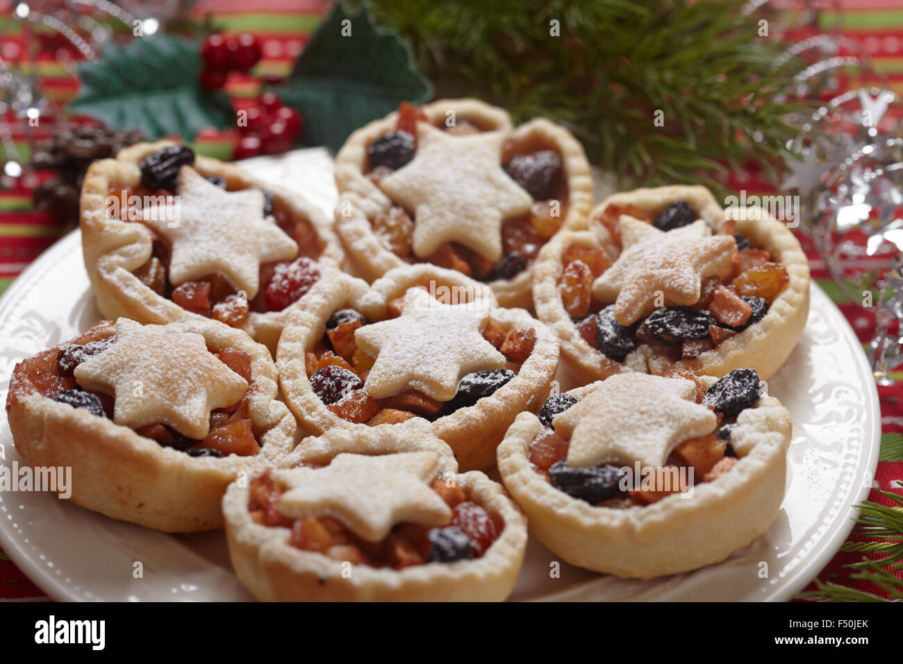 Christmas mince pies on a white plate Stock Photo - Alamy